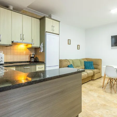 Flores De Mayo En Centro 아파트